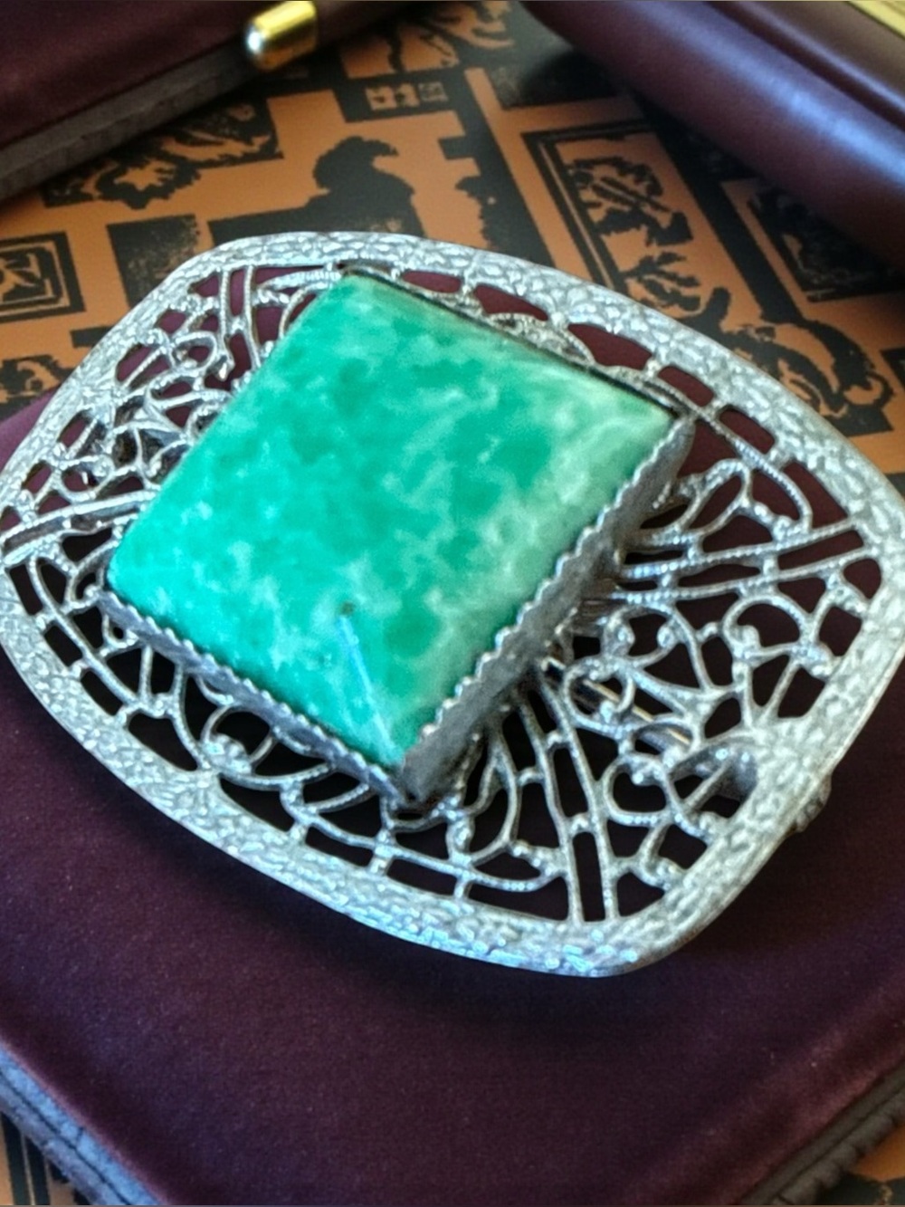 Vintage Art Deco Sterling Silver Peking Glass Green Stone Filigree Brooch Pin